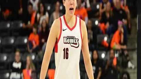 伊万卸任引发赛场波澜，当事人发声回应