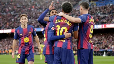 老詹12秒狂揽9分，公牛连发四记三分全被他终结！